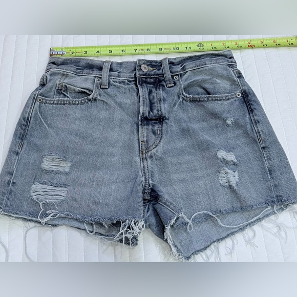 Old Navy Women's High-Waisted Slouchy Straight Blue Denim Shorts Sz 2 - Picture 3 of 9